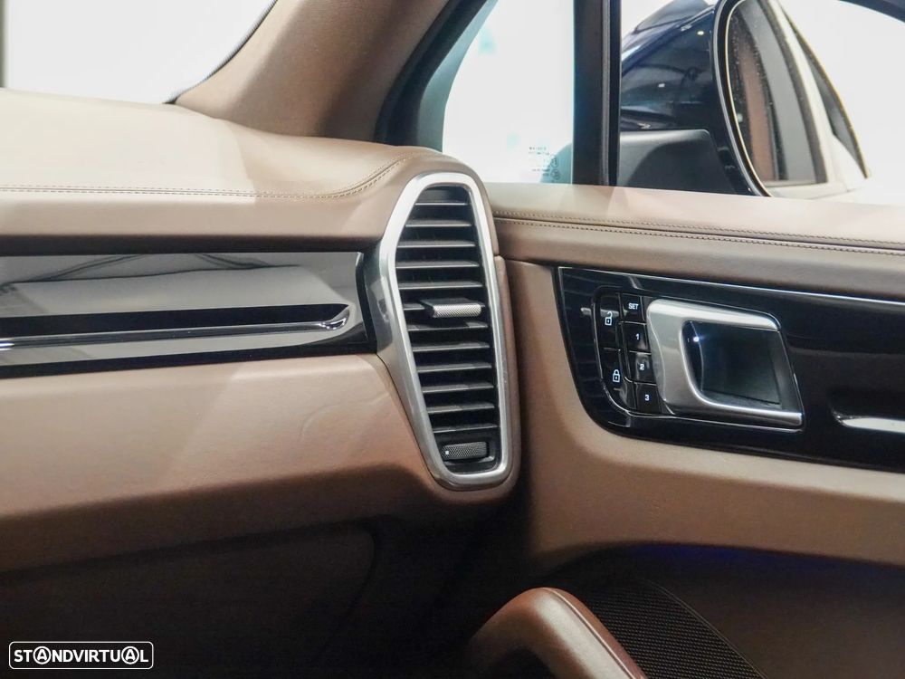 Porsche Cayenne Coupé E-Hybrid - 31