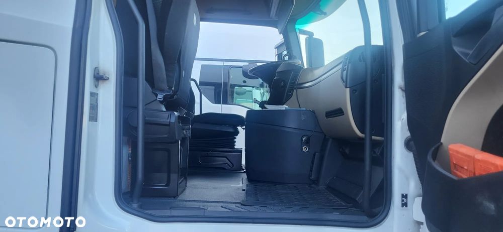 Mercedes-Benz ACTROS - 8