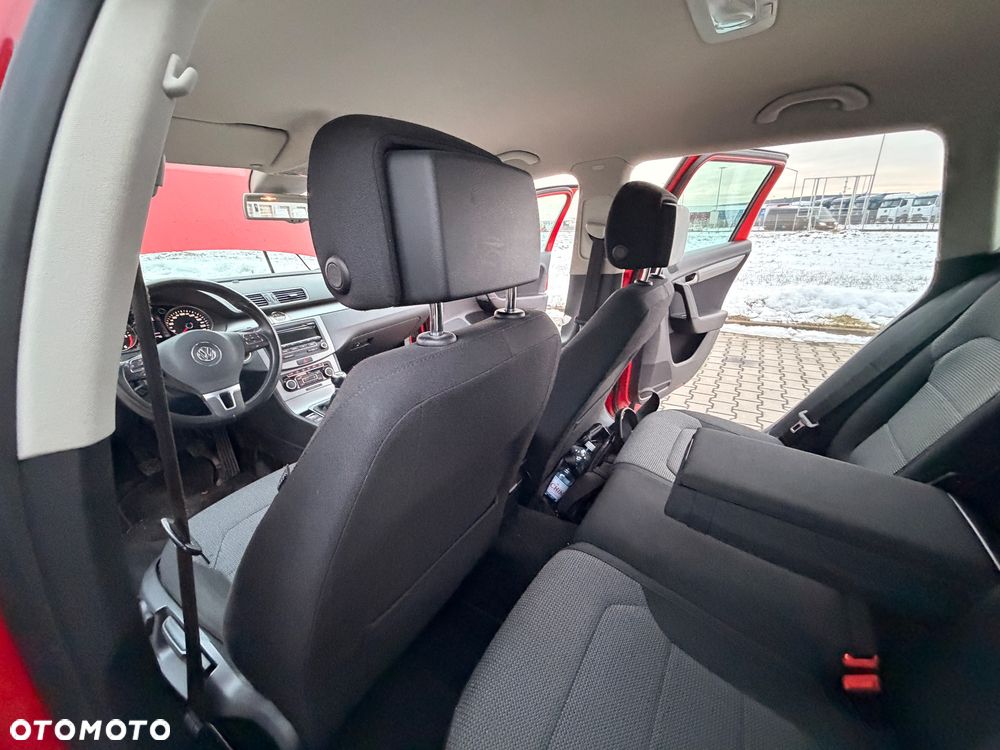 Volkswagen Passat Variant 2.0 TDI DPF Sportline - 9