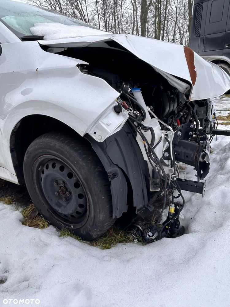 Mazda 2 - 6