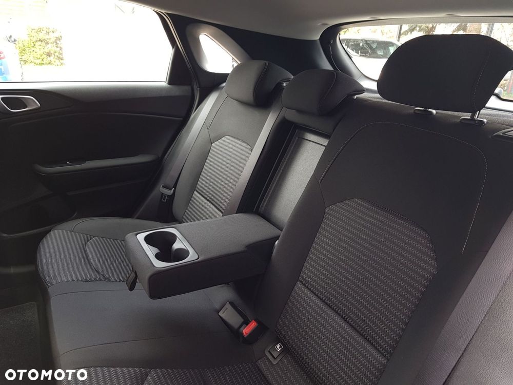 Kia Ceed - 16