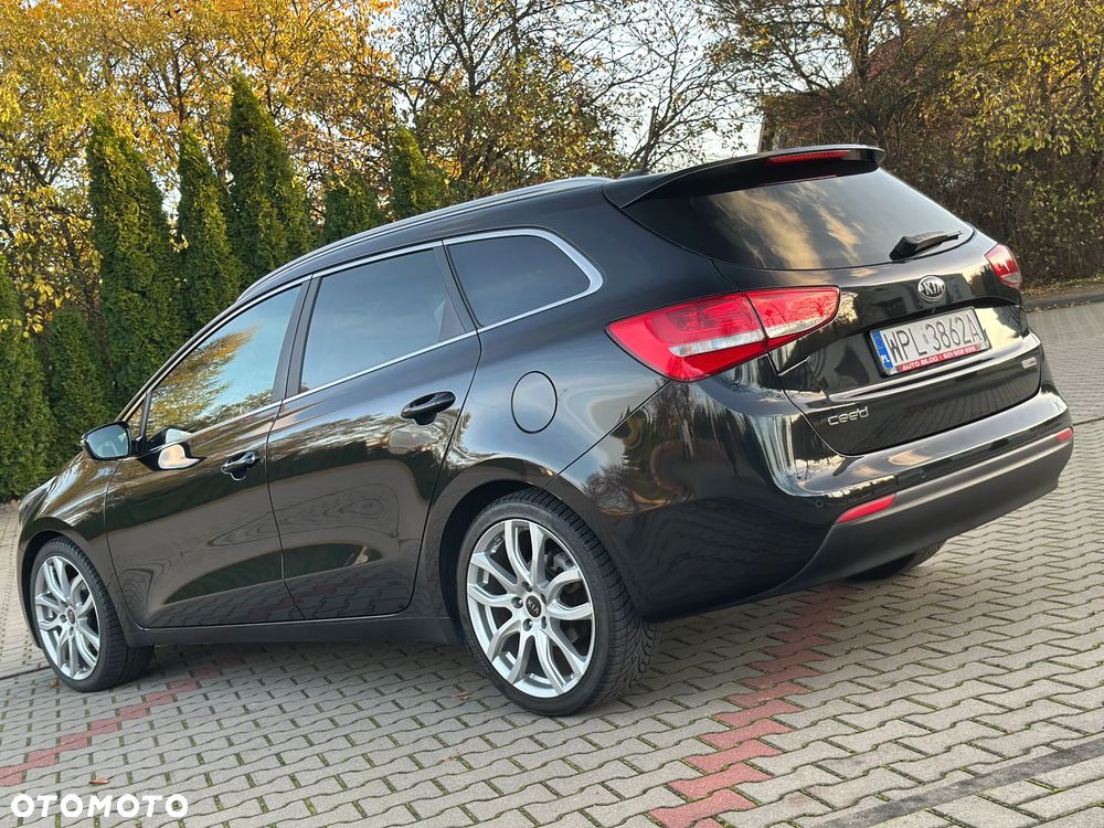 Kia Ceed 1.6 GDI SW UEFA EURO 2016 - 36