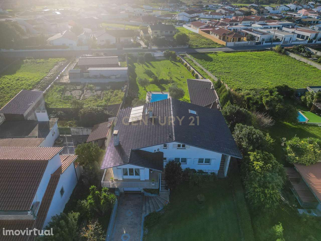 Moradia com piscina, terreno e anexos em Vieira de Leiria e a 2km da p - Grande imagem: 5/60