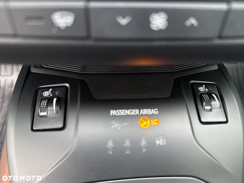 Toyota Avensis 1.8 Premium MS - 20