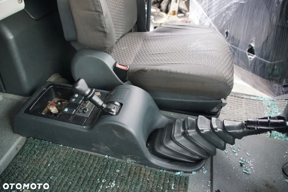 Auto na części - MAN TGL 12.210 4.6 206 KM D0834 LFL55 6S850 2007R Silnik Skrzynia Drzwi Zderzak Szyba Lusterko Lampa Osłona Owiewka Deska Kokpit Sterownik Moduł Czujnik Licznik Kierownica Panel - 10