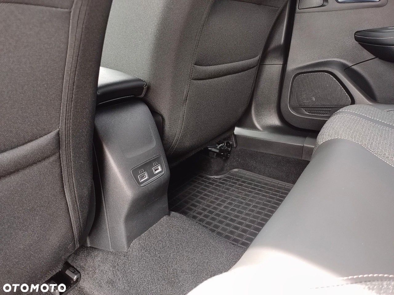 Peugeot 2008 1.2 PureTech Allure S&S EAT8 - 21