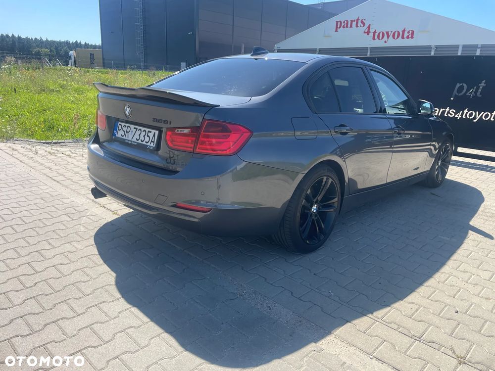 BMW Seria 3 328i - 10