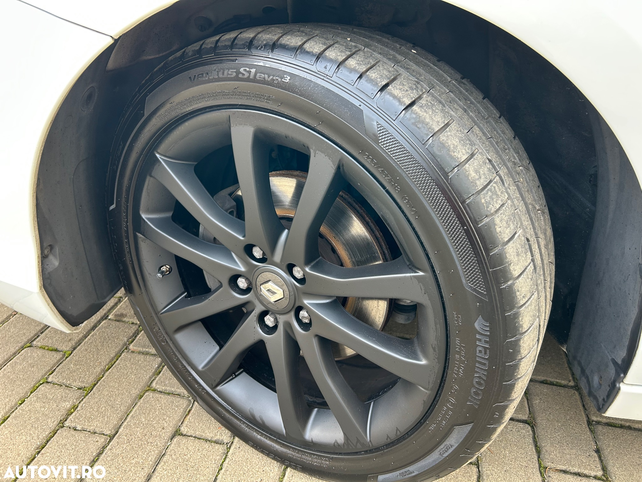Renault Laguna Coupe dCi 175 FAP - 24