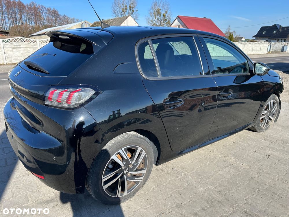Peugeot 208 - 1