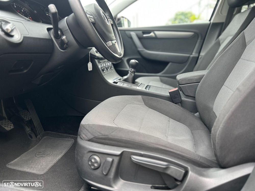 VW Passat Variant 1.6 TDI Confortline Navig - 20