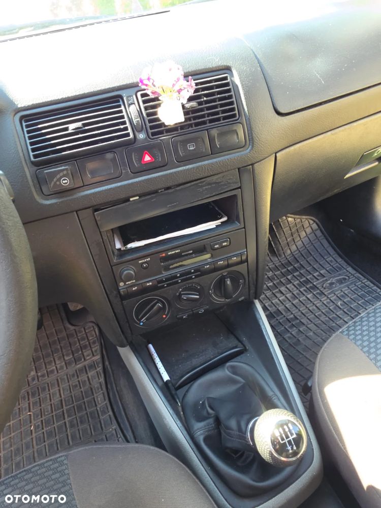 Volkswagen Golf 1.6 Comfortline - 21