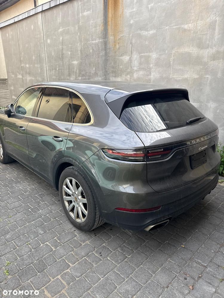 Porsche Cayenne - 1