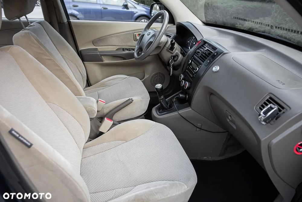 Hyundai Tucson 2.0 2WD GLS - 27