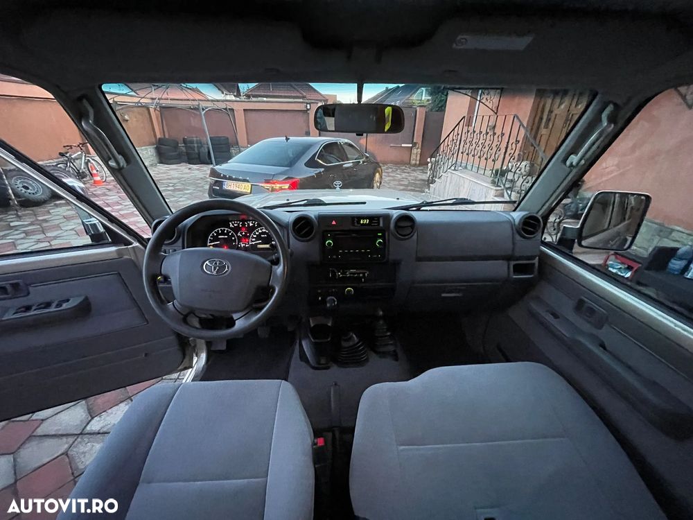 Toyota Land Cruiser - 4