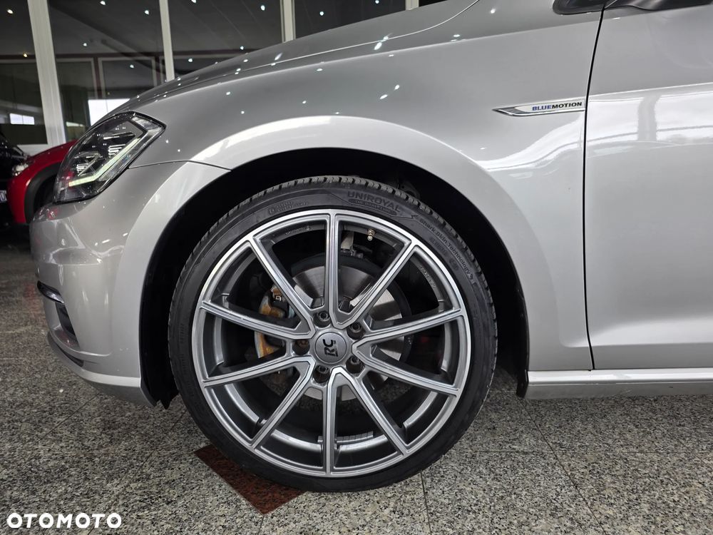 Volkswagen Golf - 6