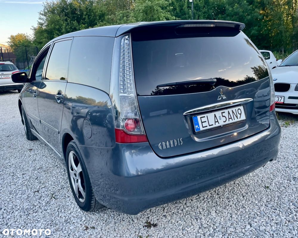 Mitsubishi Grandis 2.4 Inform - 16
