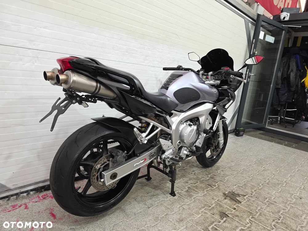 Yamaha FZ - 11