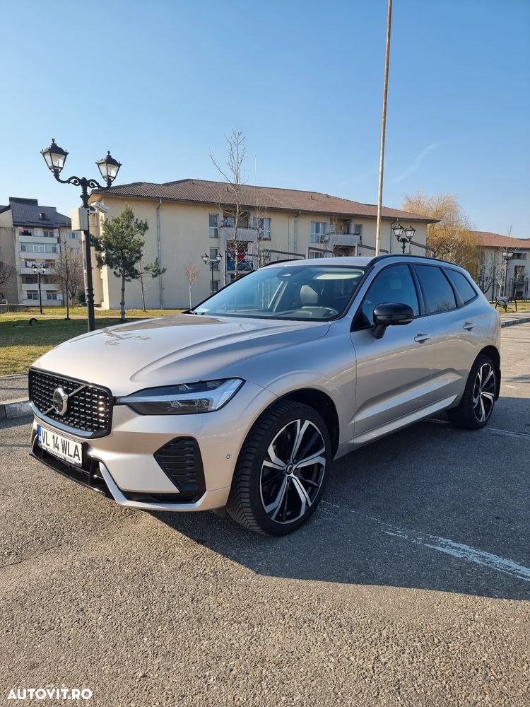 Volvo XC 60 B4 MHEV AT FWD Plus Dark - 1