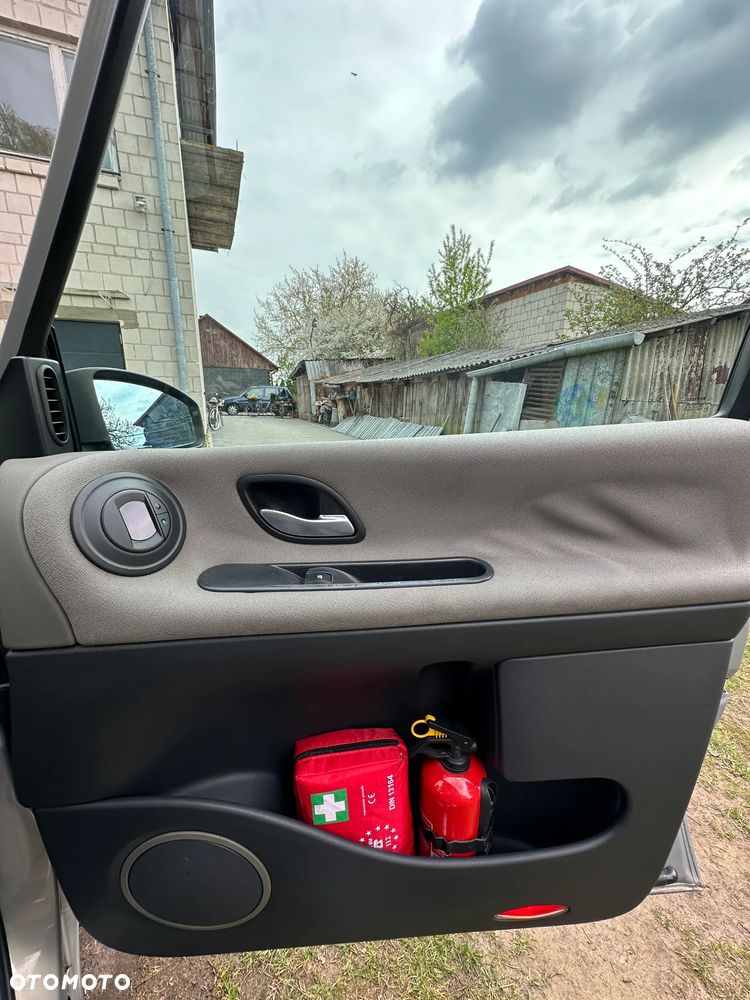 Renault Espace 2.2 dCi Expression - 11