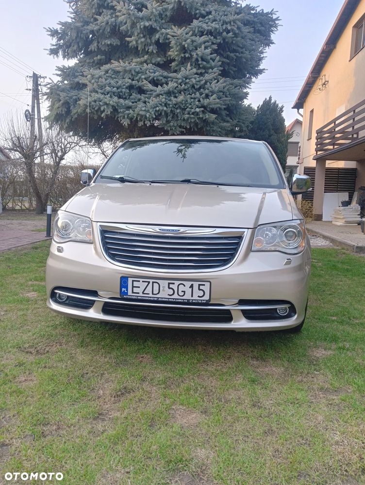 Chrysler Town & Country 3.6 Limited - 14