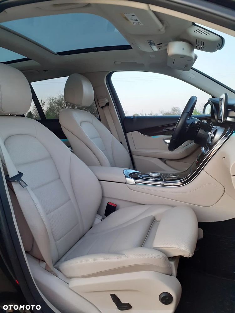 Mercedes-Benz GLC 220 d 4Matic 9G-TRONIC AMG Line - 29