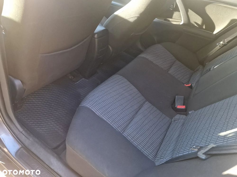 Toyota Avensis 1.8 Sol - 4