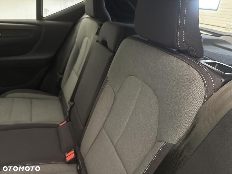 Volvo XC 40 B3 Plus Dark - 19