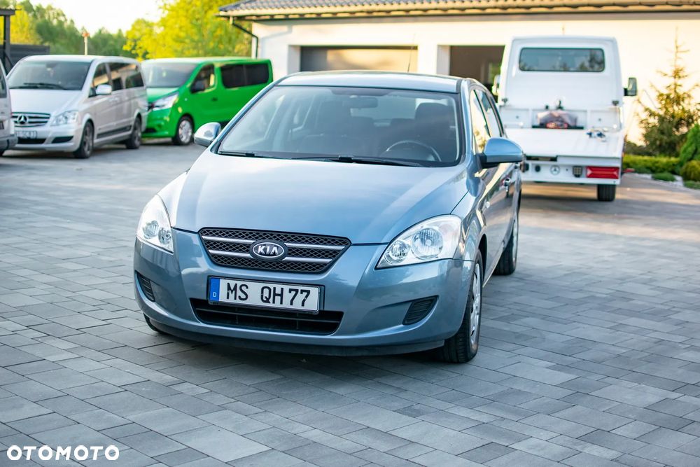 Kia Ceed - 24