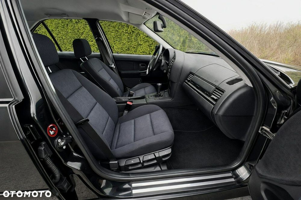 BMW Seria 3 318i - 14