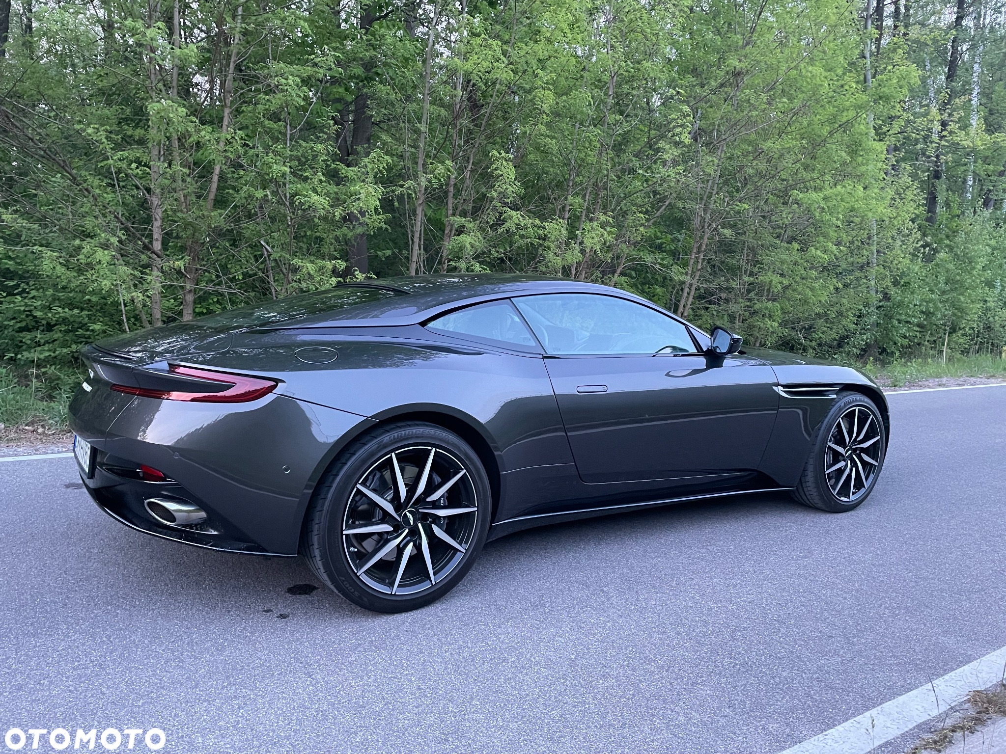 Aston Martin DB11 V8 - 7