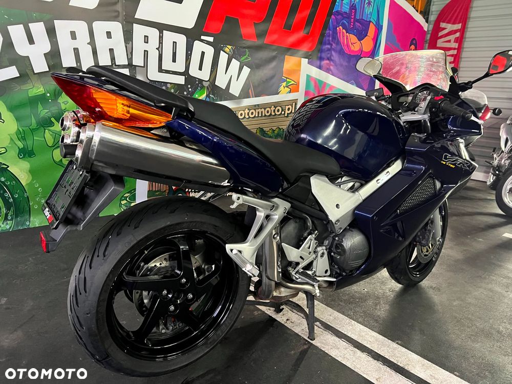 Honda VFR - 12