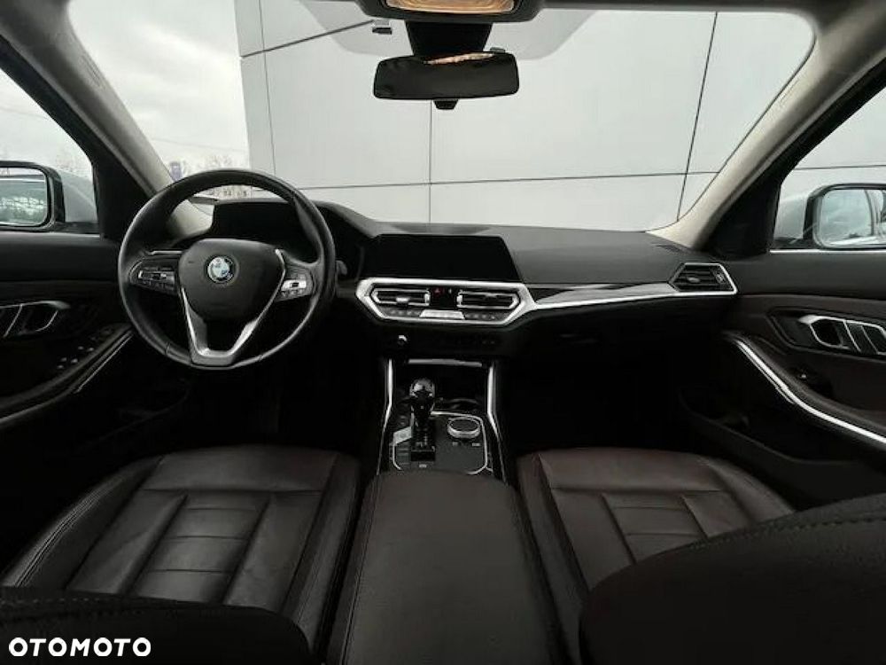 BMW Seria 3 320d Luxury Line - 18