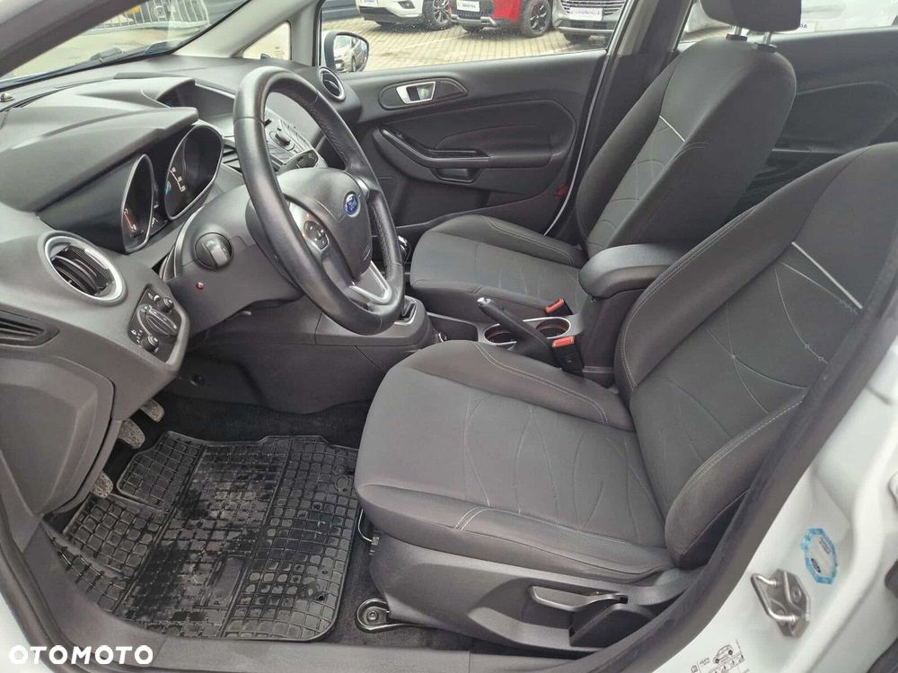 Ford Fiesta - 24
