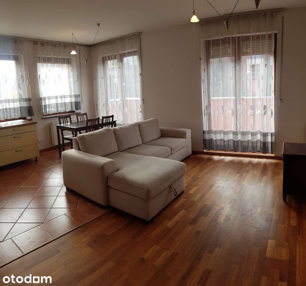 W pobliżu parku na Grabiszynku ,garderoba,wanna,piwnica,duży balkon.