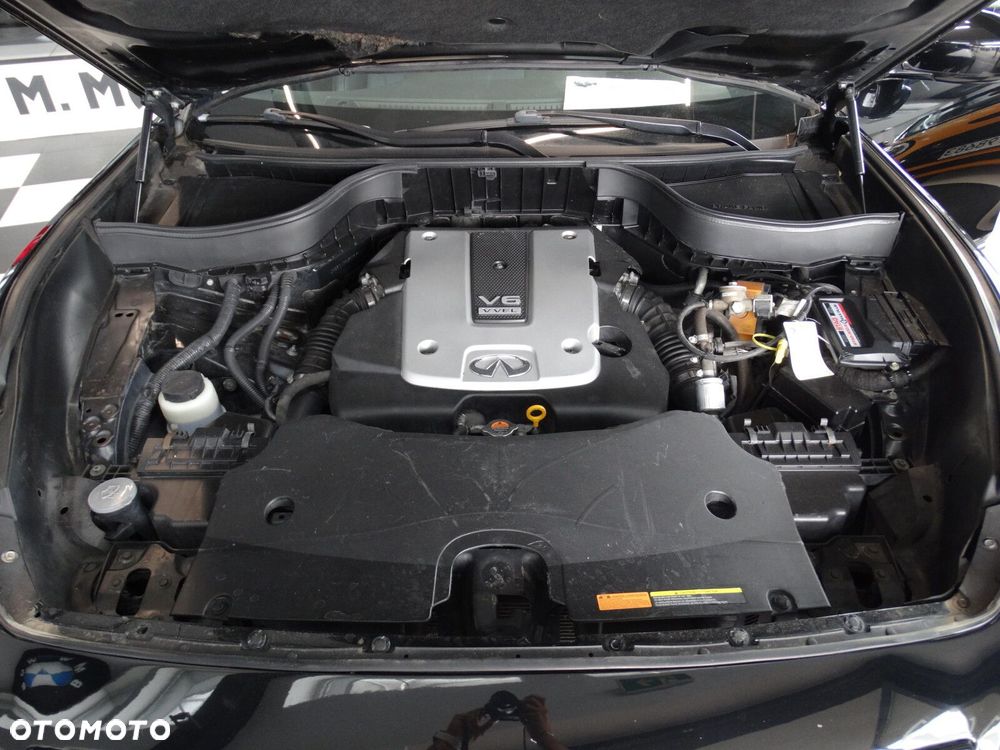 Infiniti QX70 - 22