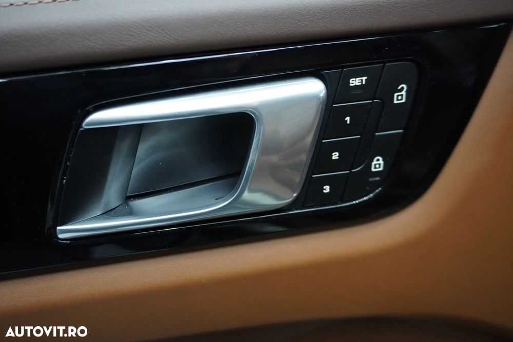 Porsche Cayenne Coupe GTS Tiptronic S - 18