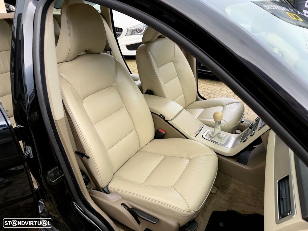 Volvo V70 2.4 D5 Momentum - 51