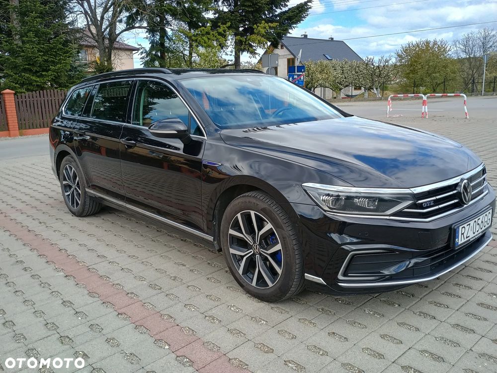 Volkswagen Passat - 1