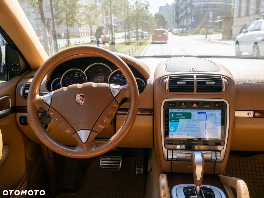 Porsche Cayenne - 1
