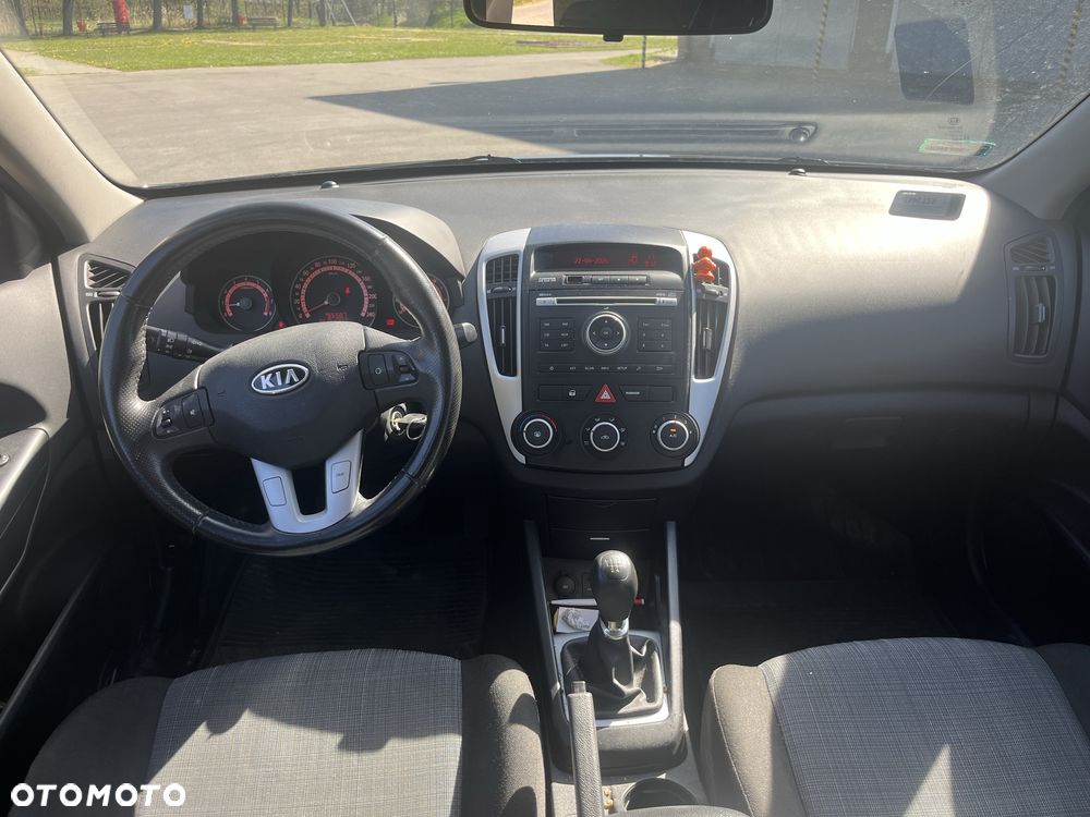 Kia Ceed 2010 photo 5