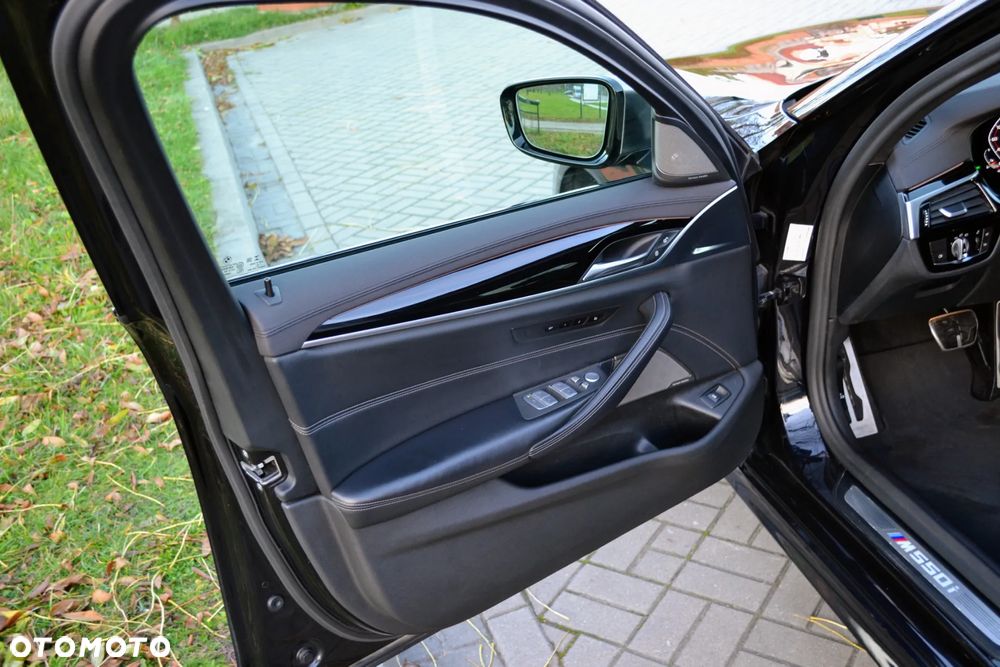 BMW Seria 5 M550i xDrive sport - 17