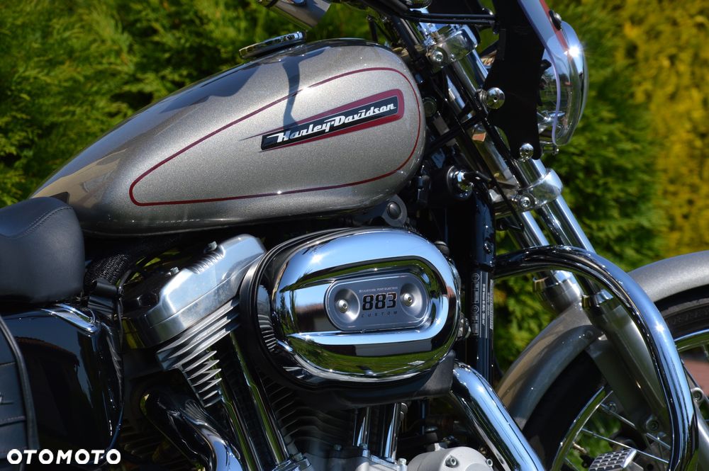 Harley-Davidson Sportster Custom 883C - 11