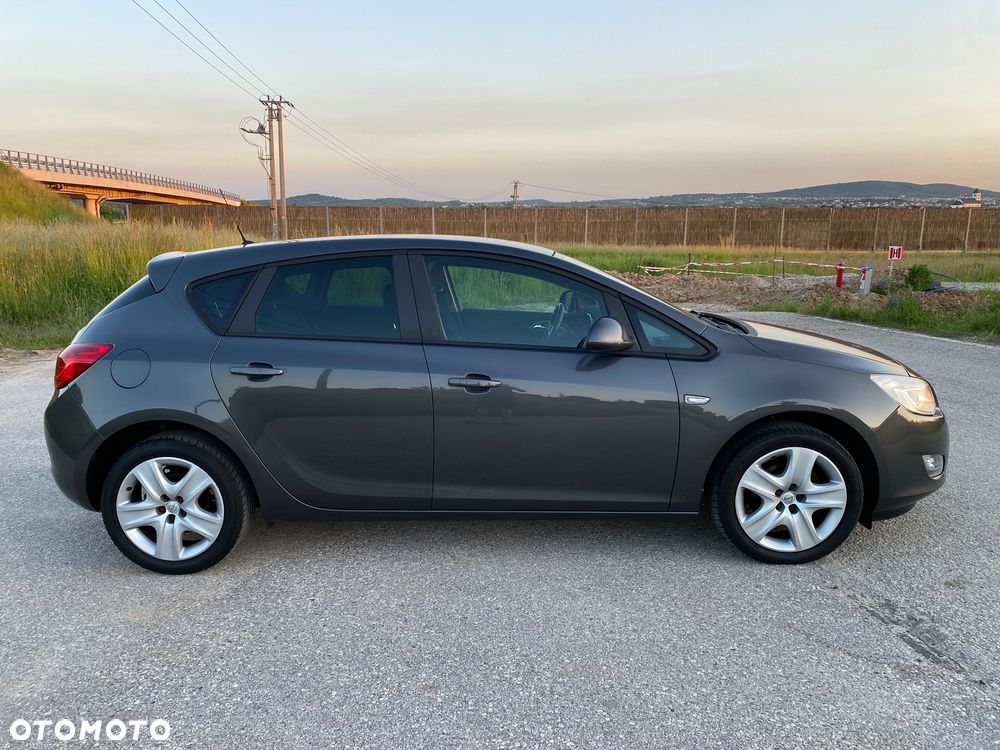 Opel Astra 1.4 Turbo Design Edition - 17
