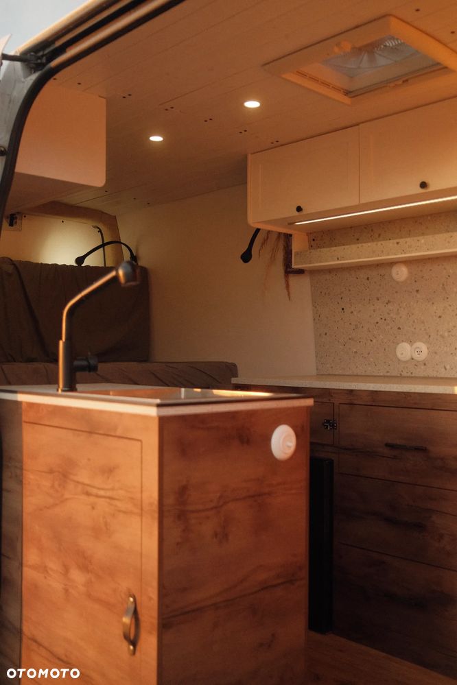 Mercedes-Benz Sprinter - 11