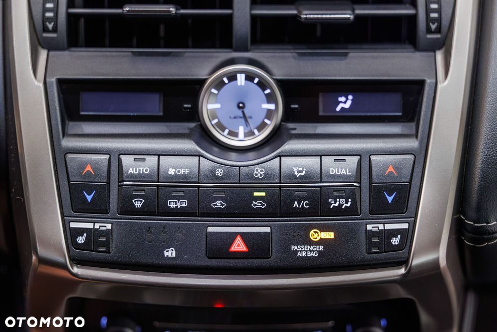 Lexus NX 300h Elite AWD - 39