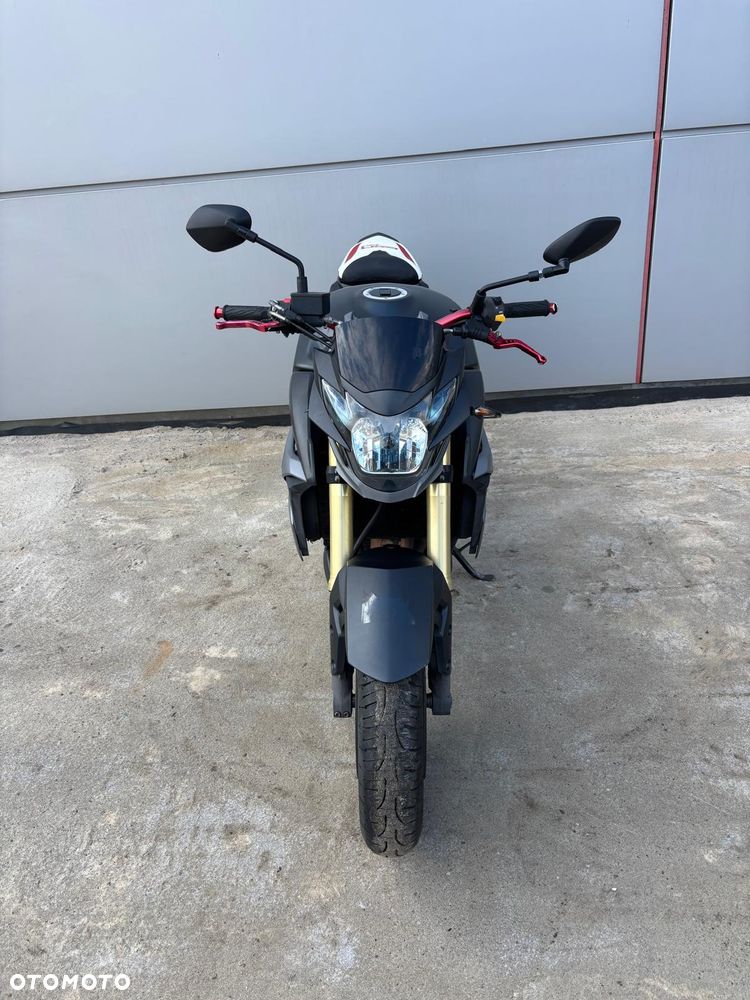 Suzuki GSR - 9