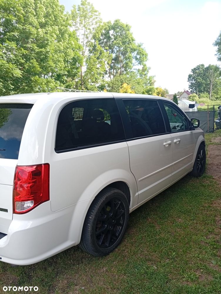 Dodge Grand Caravan - 34