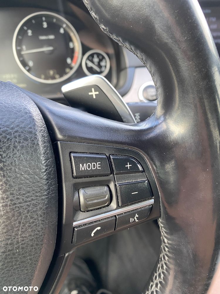 BMW Seria 5 525d xDrive - 26