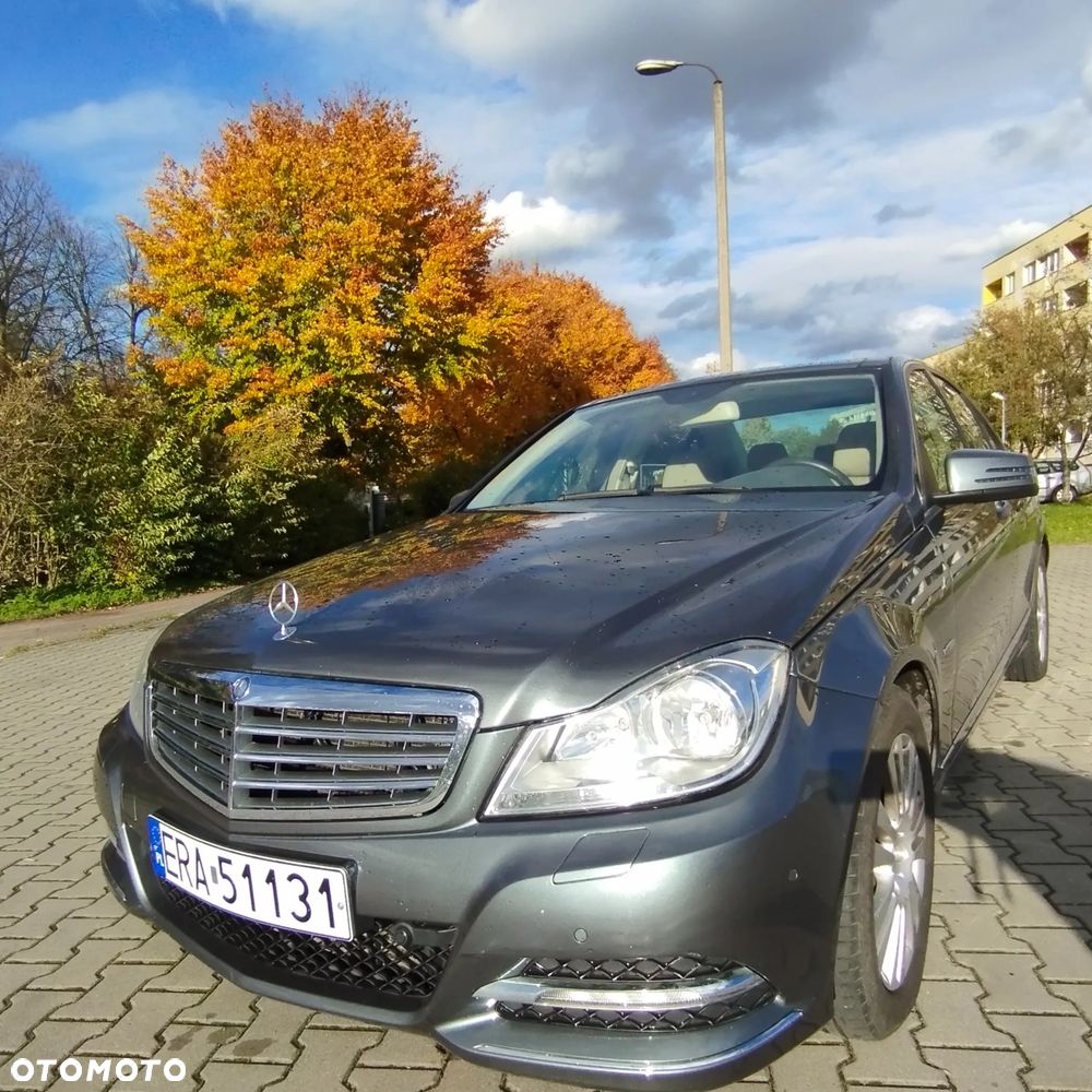 Mercedes-Benz Klasa C 250 CGI BlueEff Elegance - 3