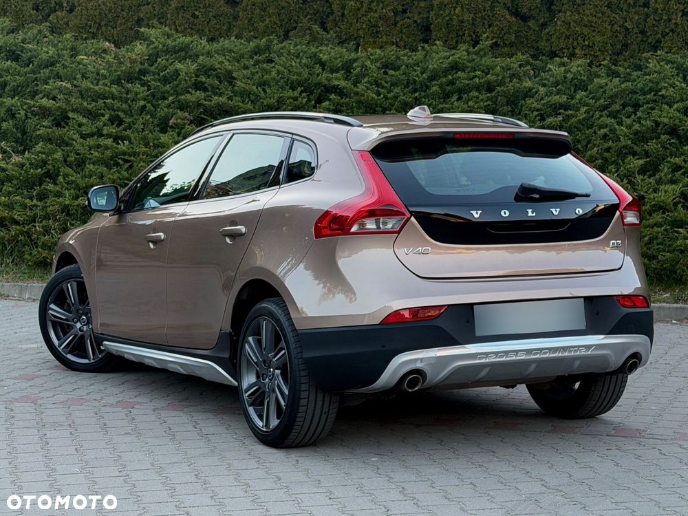 Volvo V40 Cross Country - 12